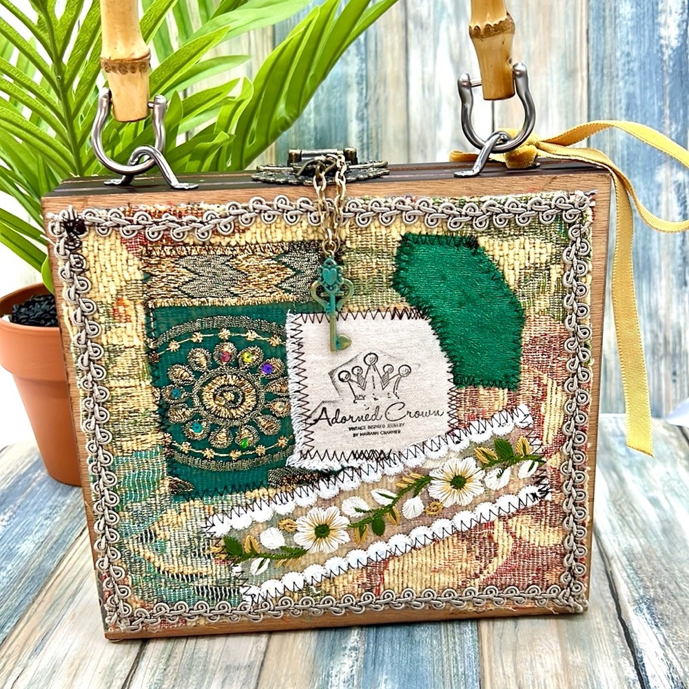 ⭐️Adorned Crown assemblage cigar box collage purse Psalm 91 - Picture 5 of 14